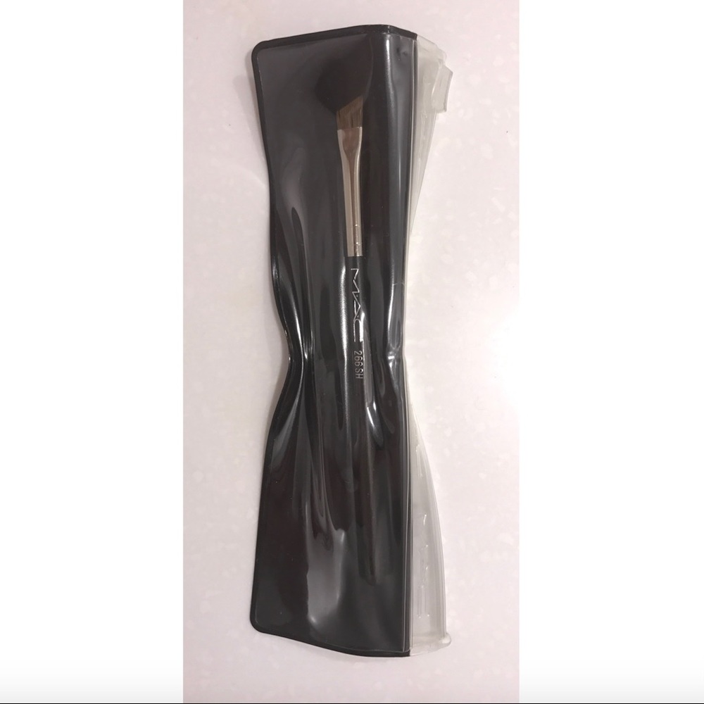 MAC COSMETICS BRUSH 266SH, BN IN SLEEVE